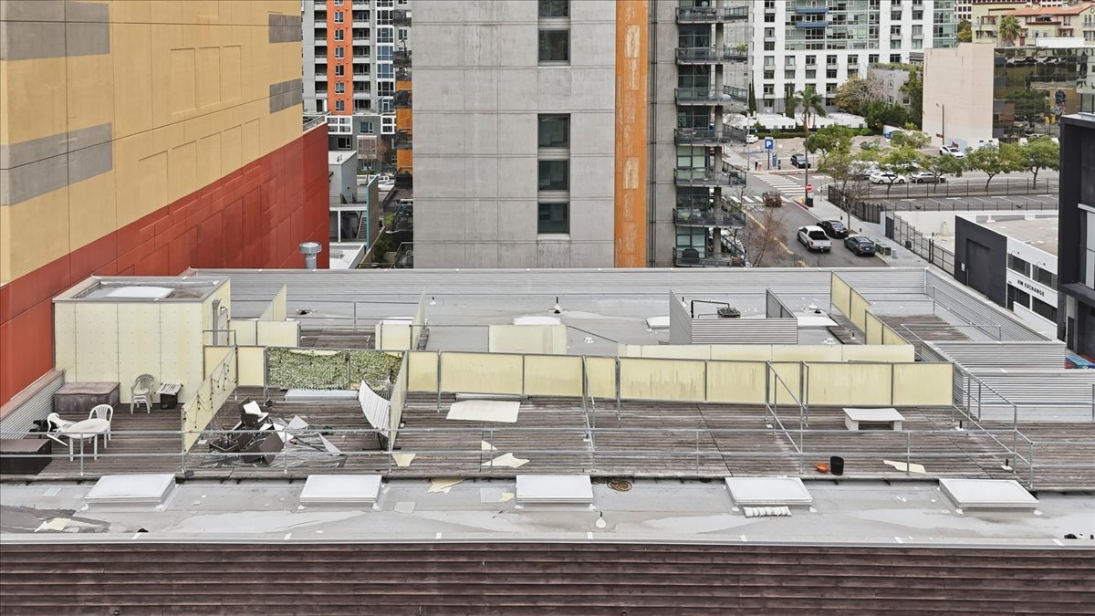 Building Photo - 350 W Ash St