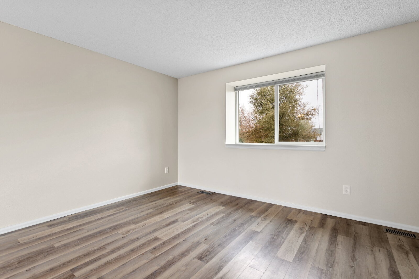 Building Photo - Corner Lot Charmer Near Fort Carson & Pete...