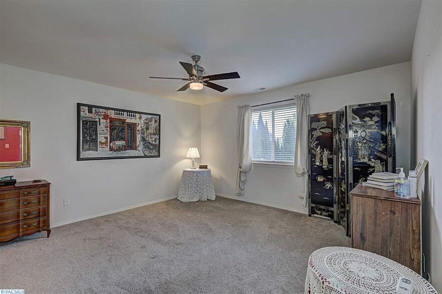 Master bedroom - 531 Smoketree pl