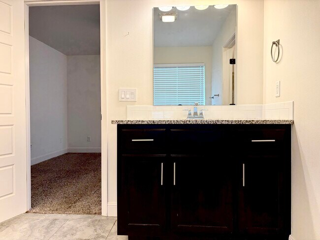 Building Photo - 2108 Birdie Ln