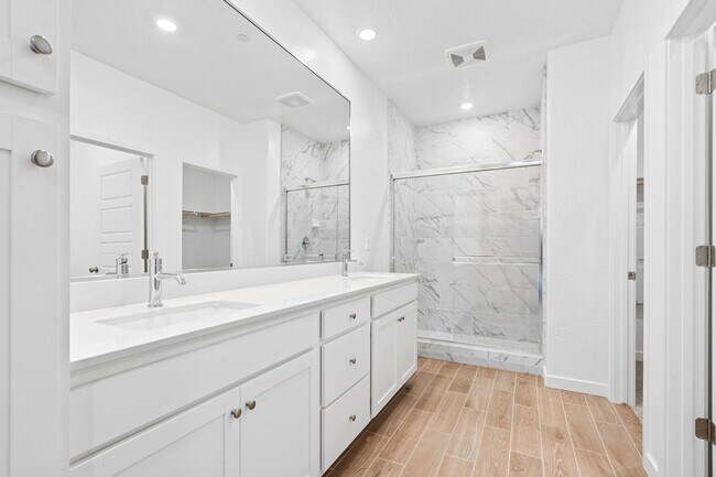 Building Photo - Brand New Three Bedroom Home in Clovis Unified School District!