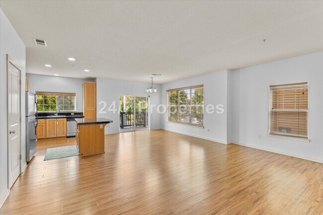 Building Photo - 3 BD I 2.5 BA Beaverton Townhome