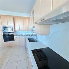 Building Photo - 300 S Pointe Dr