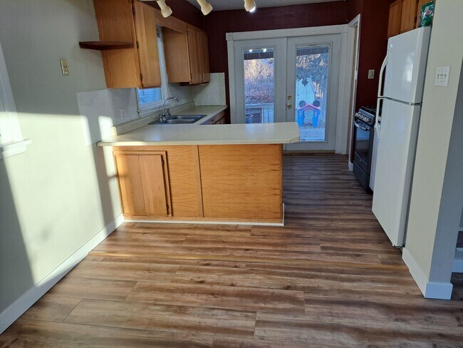 Building Photo - r815 Ave C