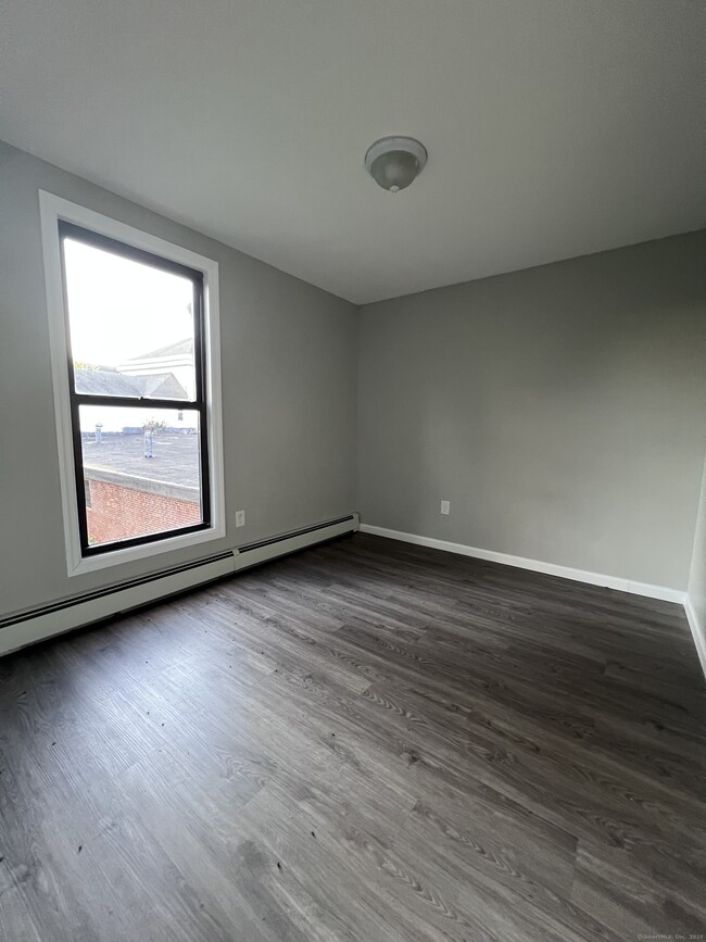 Building Photo - 49 Hill St