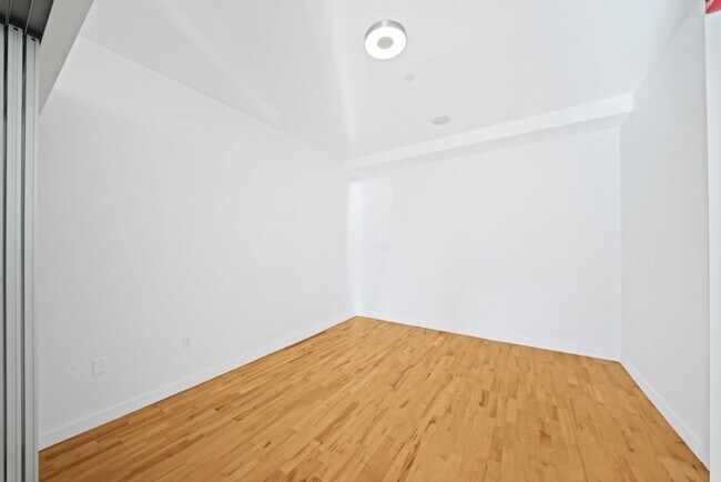 Building Photo - 346 Congress St