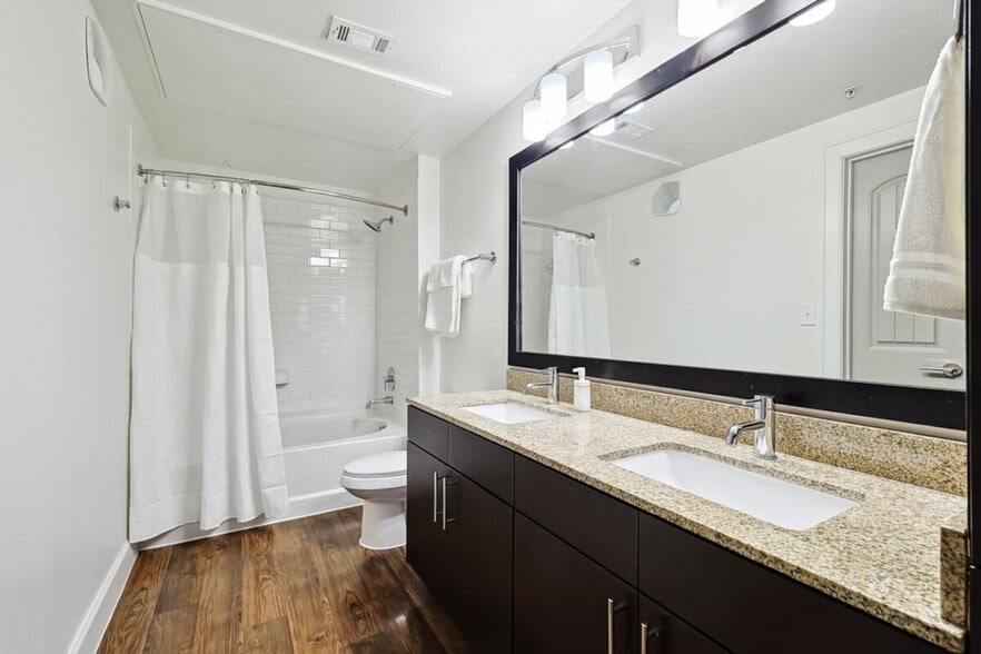 Building Photo - 5752 Town and Country Blvd