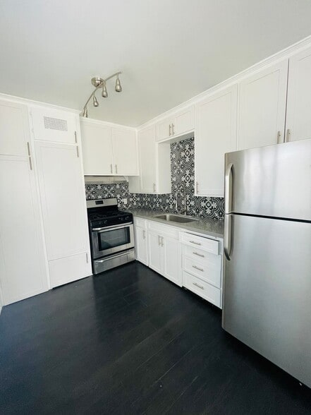 Interior Photo - Lomelk Bungalows LLC