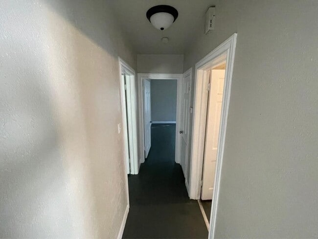 Building Photo - 3116 Alamo Ave