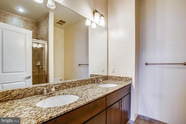 Building Photo - 2526 Sheridan Rd SE