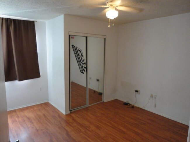 Building Photo - 3/3 Top Floor Unit Windsor Park