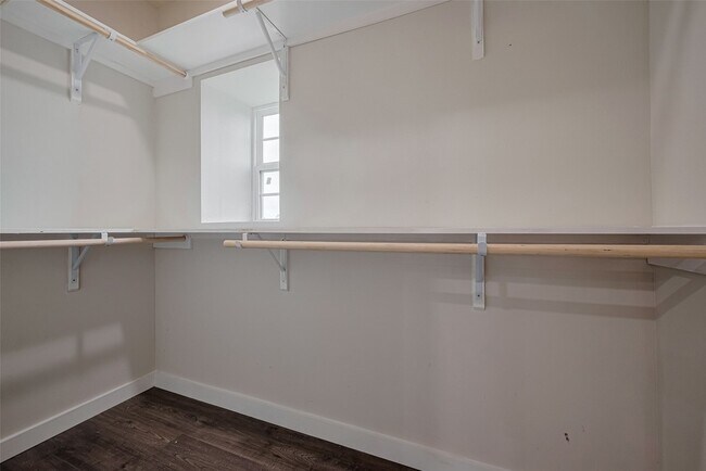 Building Photo - 7218 Philibert Ln