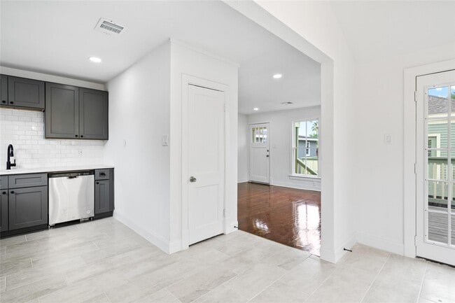 Building Photo - 1106 Winnie St