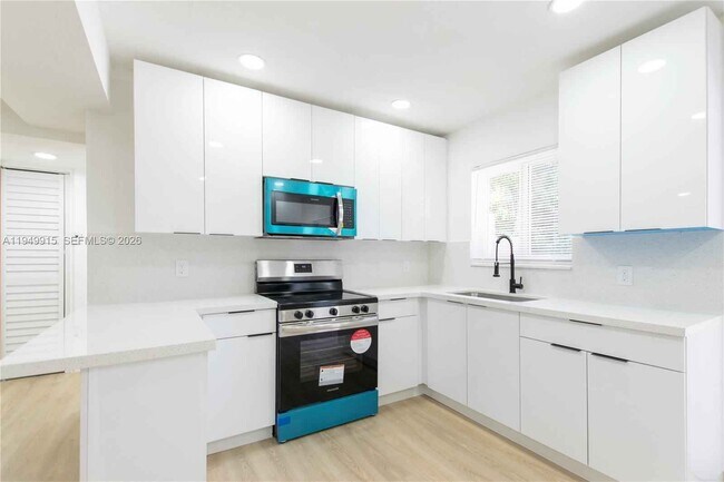 Building Photo - 1167 NW 9th Ave