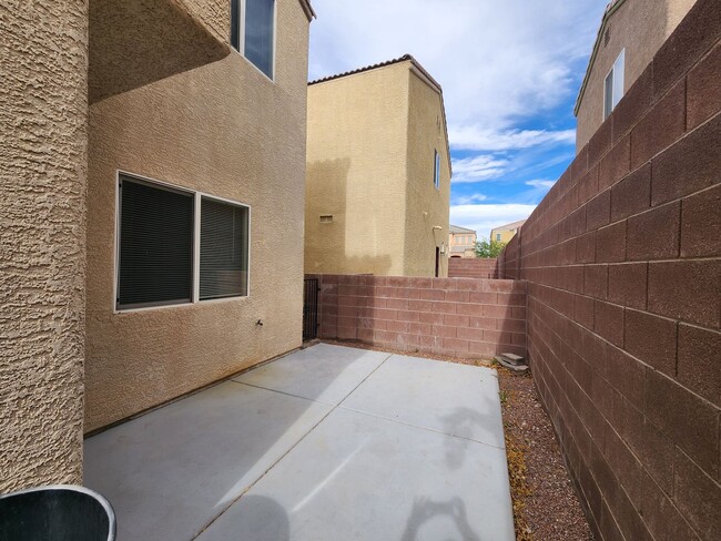 Building Photo - Southwest Beauty