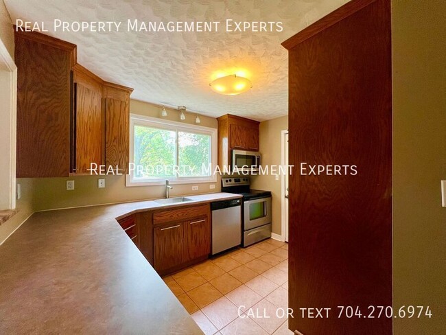 Building Photo - 1105 Balthis Dr