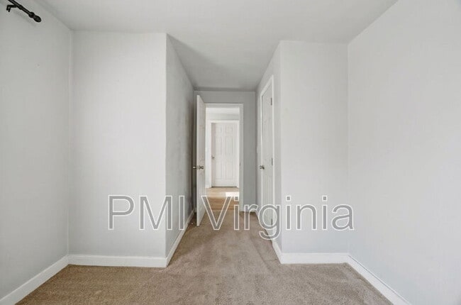 Building Photo - 1035 W 36th St