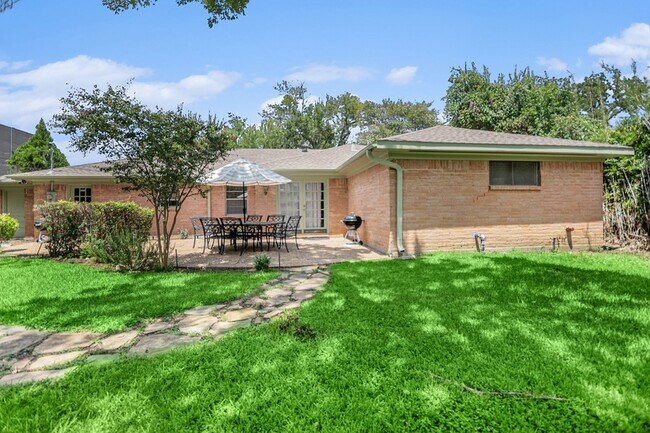 Building Photo - 12847 Memorial Dr