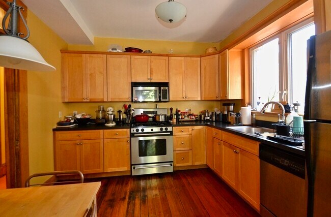 Primary Photo - 106 Summer St