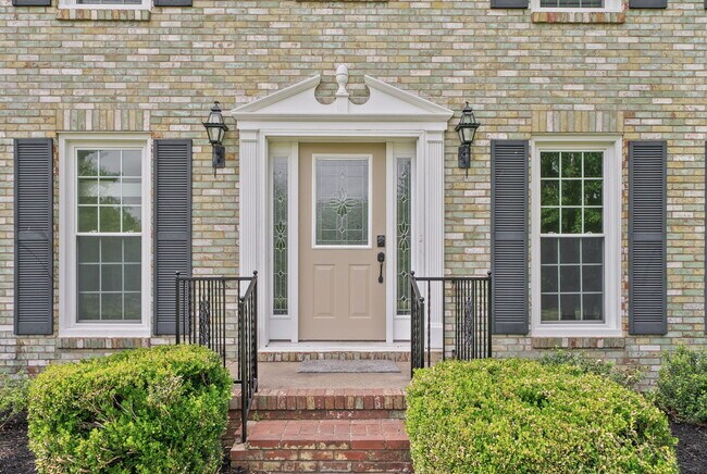 Building Photo - 132 Windsor Dr