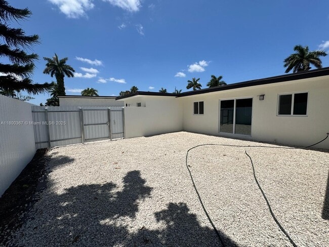 Building Photo - 11000 SW 47th Terrace
