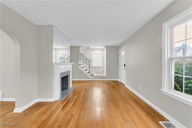 Building Photo - 16201 Walden Ave