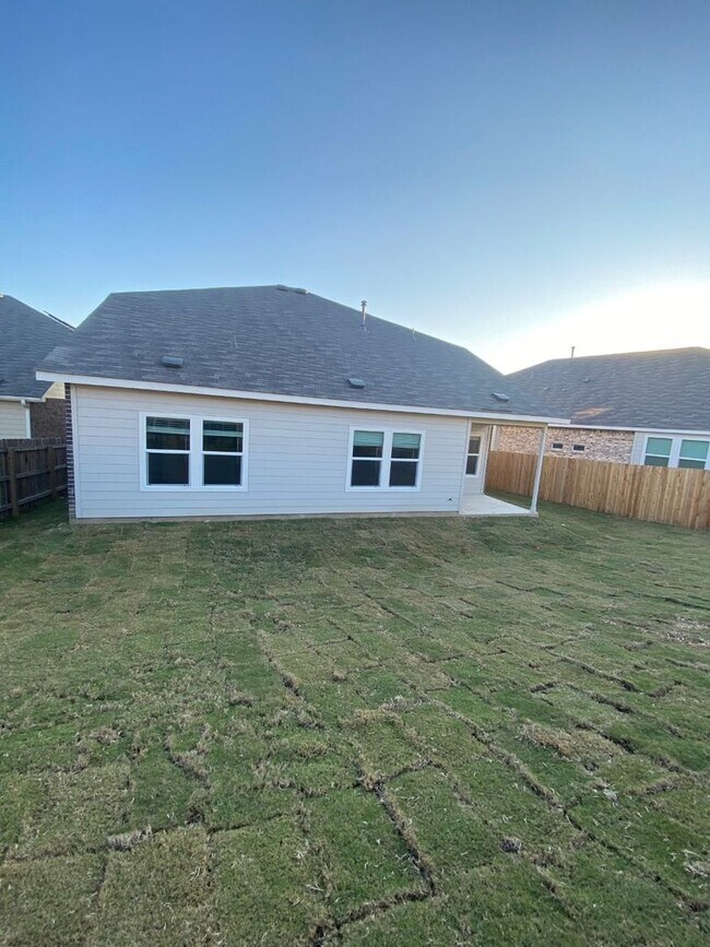 Building Photo - Large 3036 SF Home - 5 Bed/3 Bath + Media Room + Game Room! - Hidden Trails, Bulverde