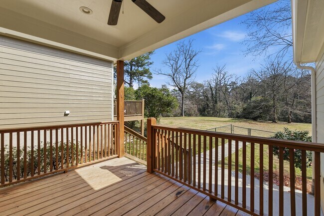 Building Photo - Charming Auburn Home!
