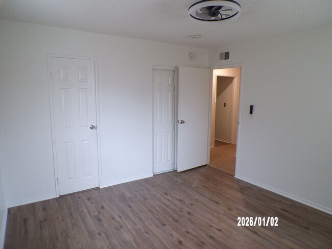 Building Photo - Clean One Story with 1219 sq. ft.