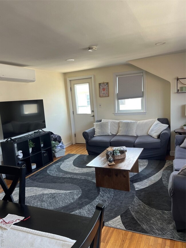 Building Photo - 644 E Olive St