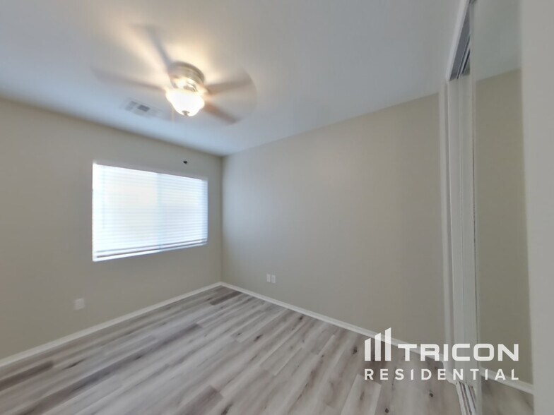 Building Photo - 4558 E Silverbell Rd