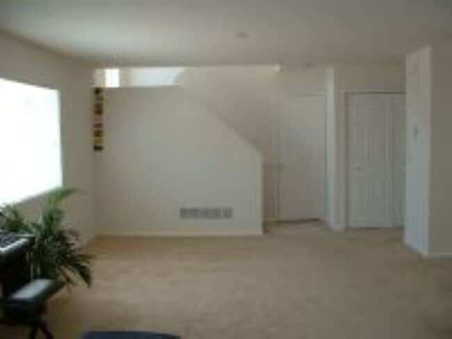 Building Photo - Single Family Home