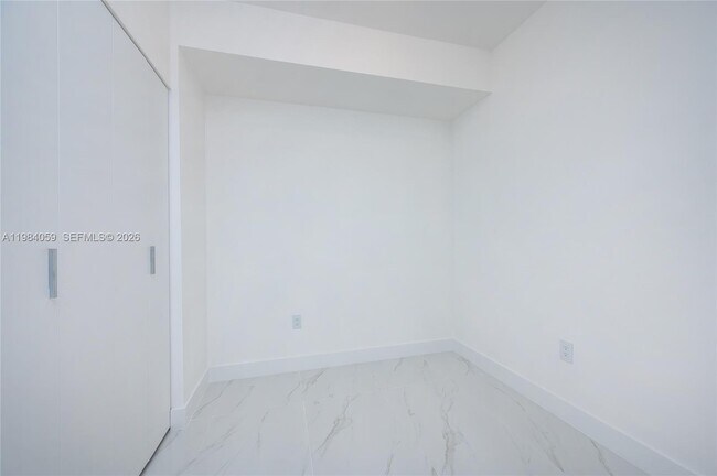 Building Photo - 700 NE 24th St