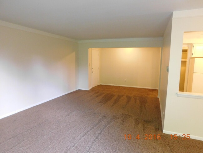 Building Photo - 444 N Fox Hills Dr