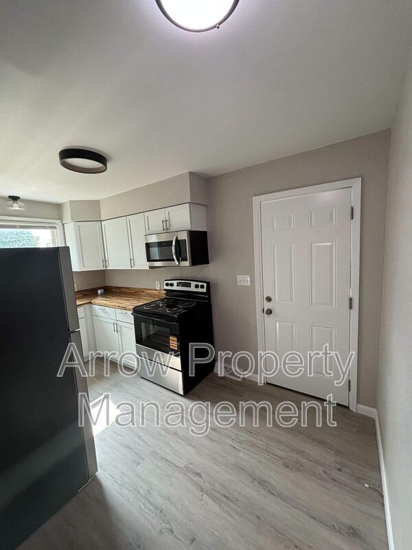 Building Photo - 704 N 26th St