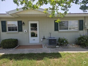 Building Photo - 2740 Golf Course Dr