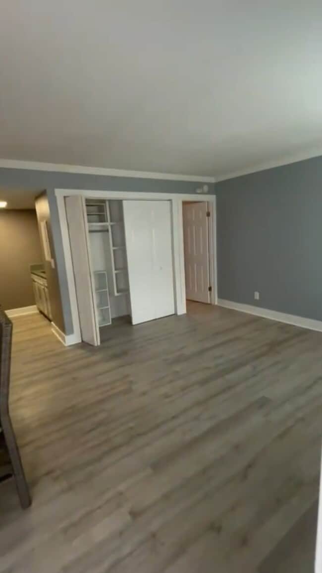 Building Photo - 4127 Dolphin Dr