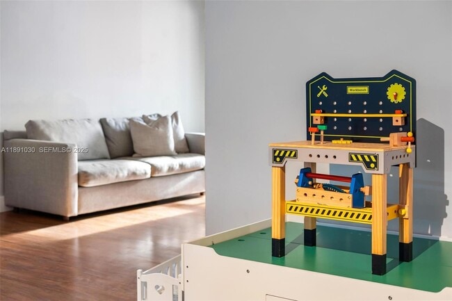 Building Photo - 1651 SW 13th Ave