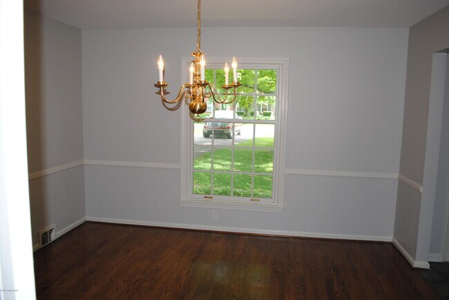 Building Photo - 9836 Longwood Cir