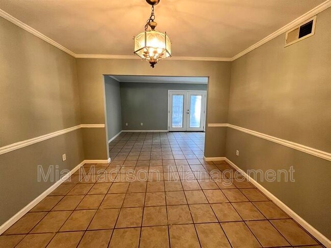 Building Photo - 527 Tibet Ave