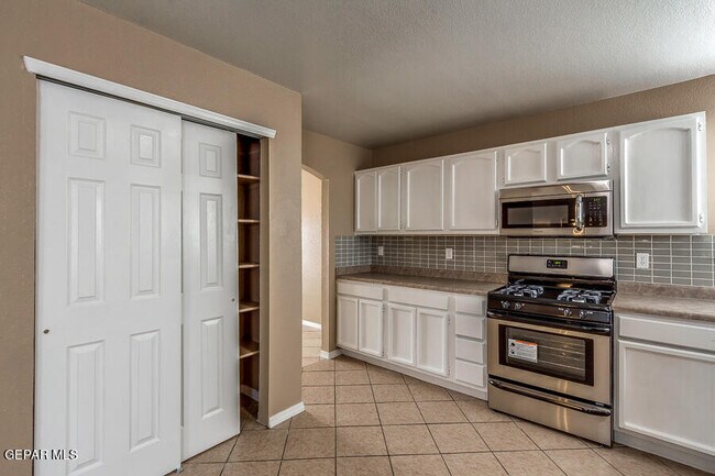Building Photo - 12233 Iverson Ct
