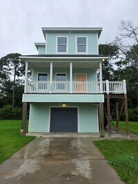 Building Photo - 6102 White Oak Dr