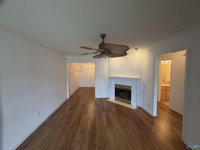 Building Photo - 313 Woodridge Dr SW