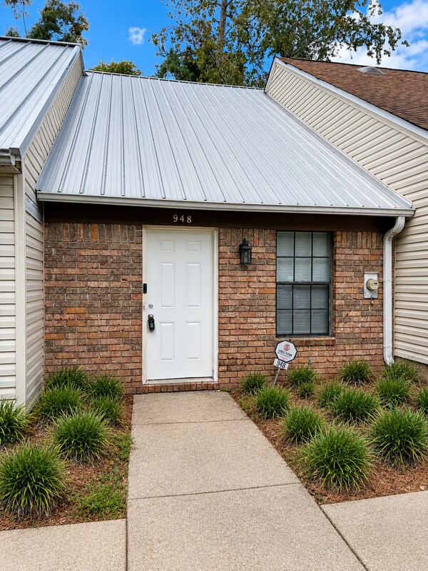 Building Photo - 948 S Lipona Rd