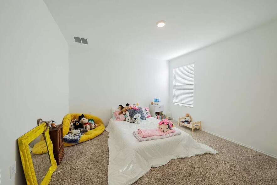 Building Photo - 15313 Pale Glow Cv