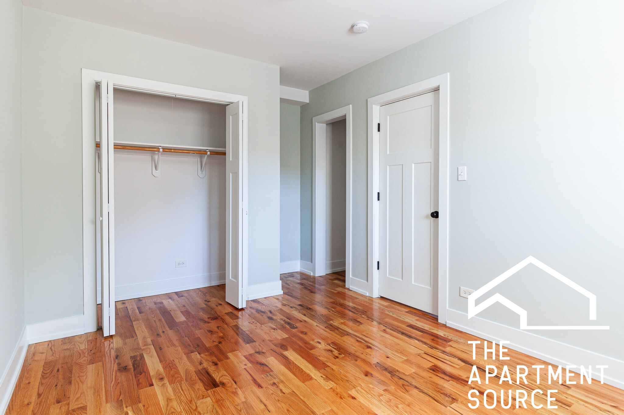 Building Photo - 560 W Arlington