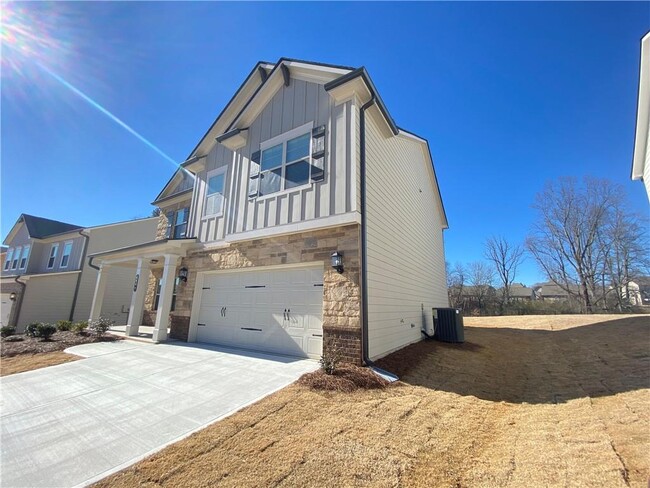 Building Photo - 4570 Silver Oak Dr