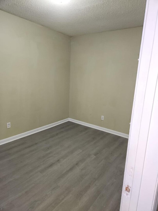 Building Photo - 128 Cherryview Ln