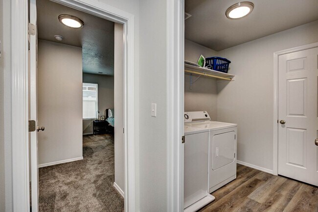 Building Photo - 4 bed 2 bath home for rent