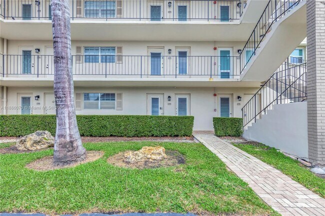 Building Photo - 440 Paradise Isle Blvd